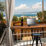 Grand Seaview Retreat - Walk To The