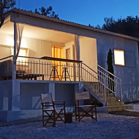 Grand Seaview Retreat - Walk To The