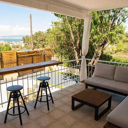 Grand Seaview Retreat - Walk To The *