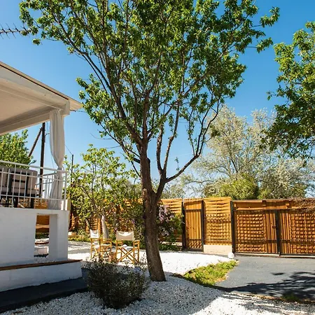 Grand Seaview Retreat - Walk To The