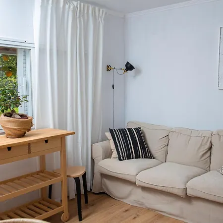 Grand Seaview Retreat - Walk To The