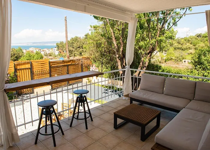 Grand Seaview Retreat - Walk To The *
