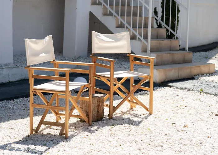 Grand Seaview Retreat - Walk To The *