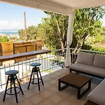 Grand Seaview Retreat - Walk To The *