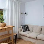 Grand Seaview Retreat - Walk To The